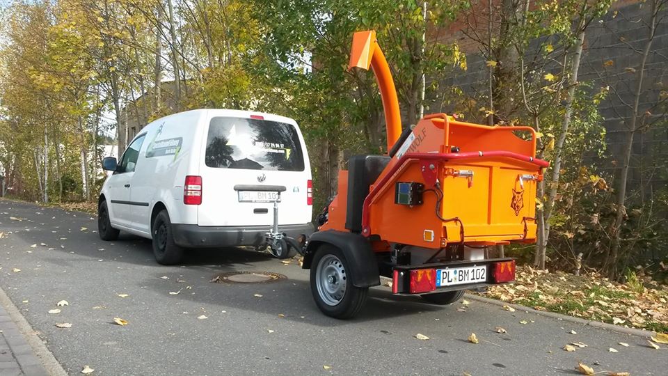 Häckselarbeiten, Häckseln von Ästen